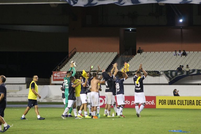 Um A Menos Remo Vence O Guia No Mangueir O Rolando A Bola