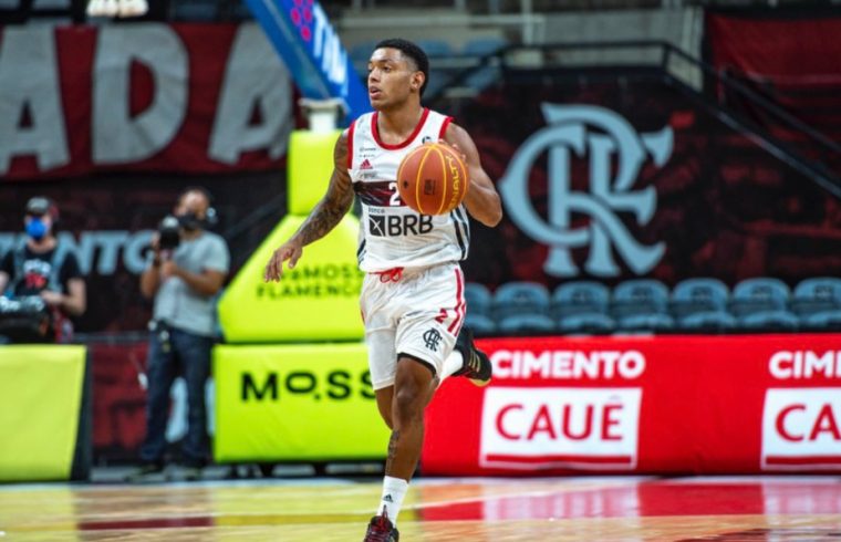 Flamengo vira diante do São Paulo e vence o primeiro jogo das finais do