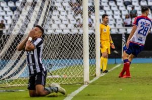 Botafogo joga mal, perde para o Bahia e sai vaiado do Nilton Santos ...