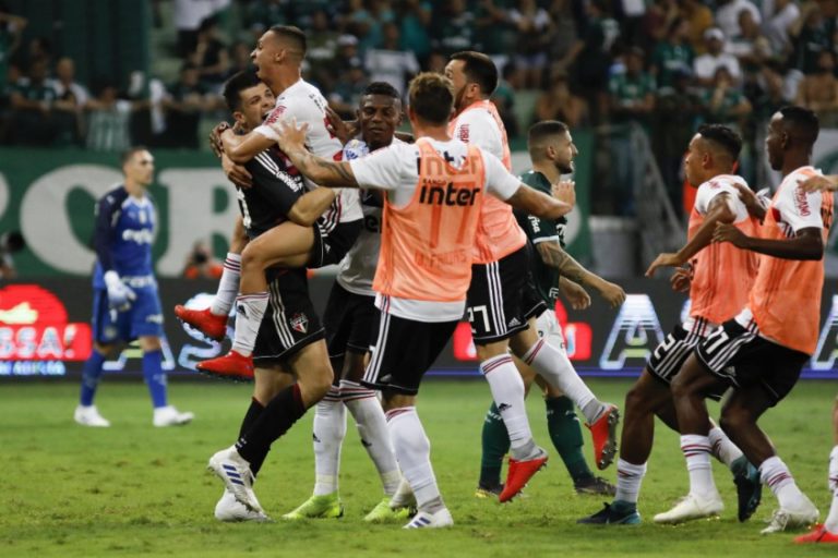 S\u00e3o Paulo bate Palmeiras nos p\u00eanaltis e depois de 16 anos volta a uma ...