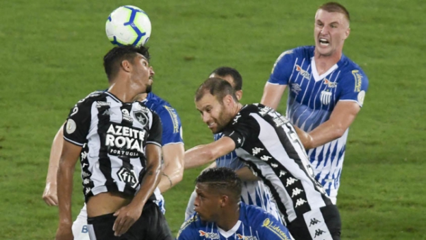 Botafogo Vence O Ava Sai Do Z4 E Empurra O Flu Rolando A Bola