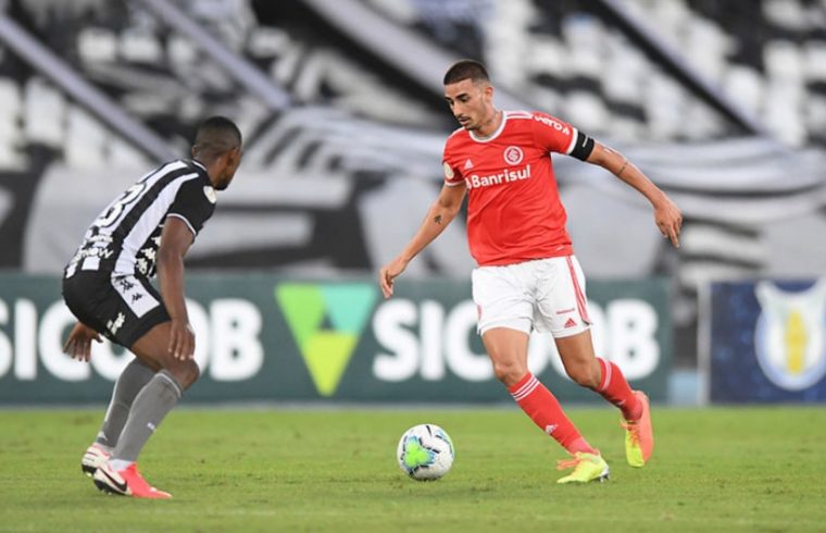 Botafogo é derrotado pelo Internacional e perde a primeira no ...
